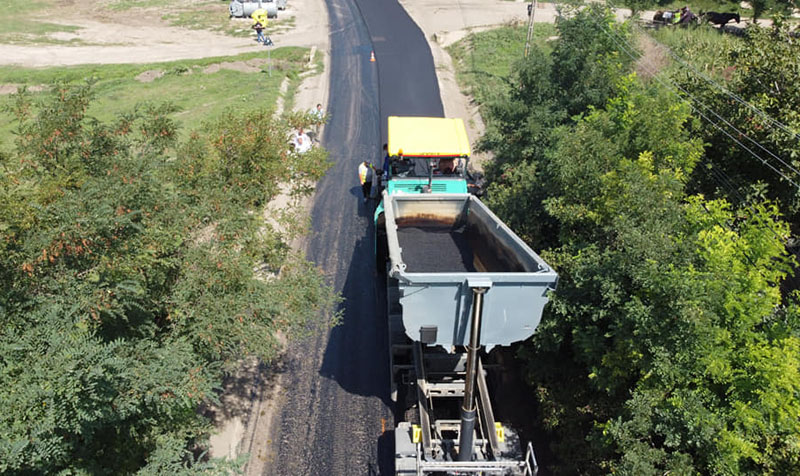 Habitat page Editor E gata: Covor asfaltic nou pe cei 12,9 kilometri ai sectorului Ungureni -  Podeni din DJ296B - Botosani24.ro