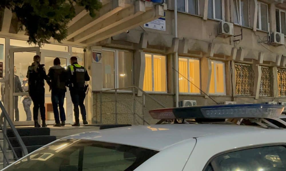 Tânăr din Botoșani fură mașină și o avariază fără a avea permis de conducere