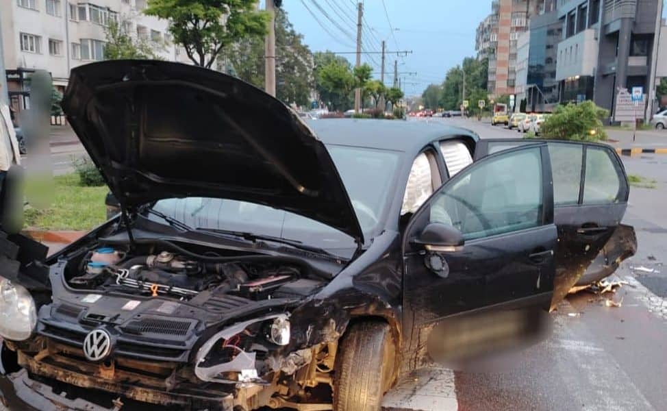 Accident în Botoșani: Un bărbat transportat la spital. FOTO
