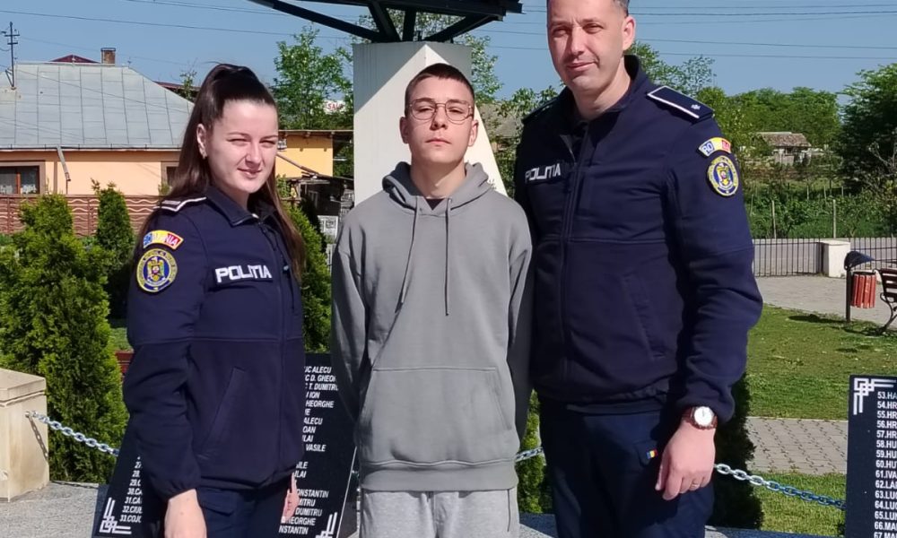 Erou local: Un adolescent din Hlipiceni salvează un copil de 3 ani rătăcit pe stradă și primește mulțumiri de la poliție