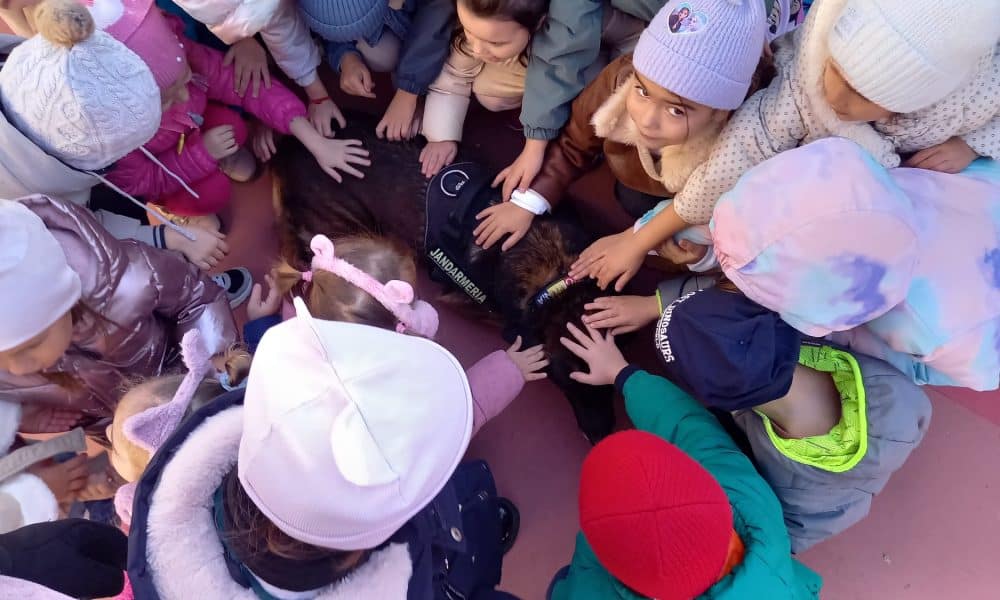 Jandarmii botoșăneni revin la Grădinița cu program prelungit „Șotron” din Botoșani